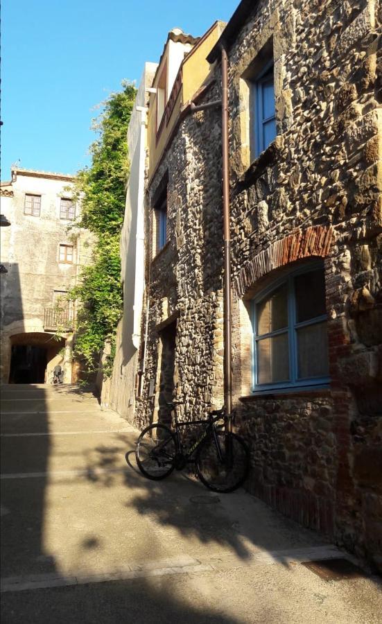 BAIX EMPORDÀ. Increíble casa en pueblo medieval Cruïlles Extérieur photo